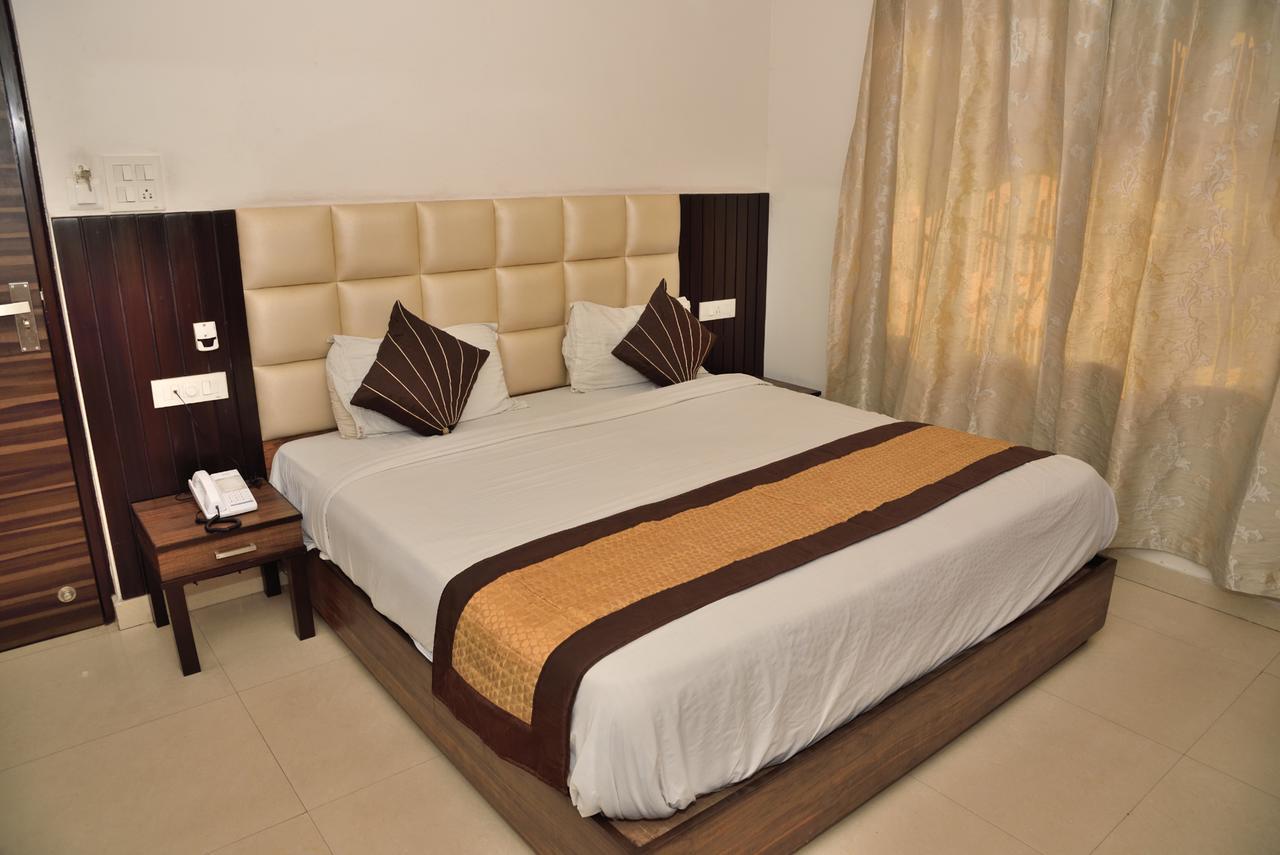 Jk 129 Rc Regency -nr. Golden Temple. Amritsar