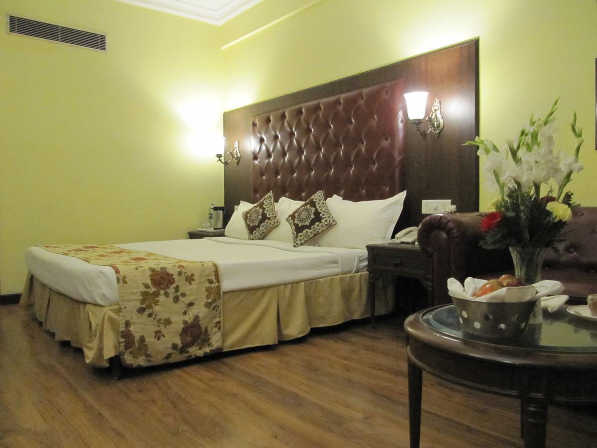 Ritz Plaza 4*