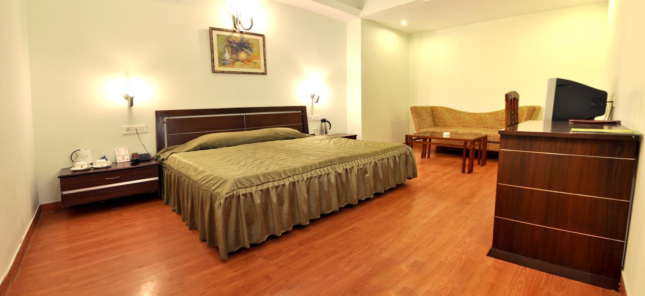 Hotel Elm Tree