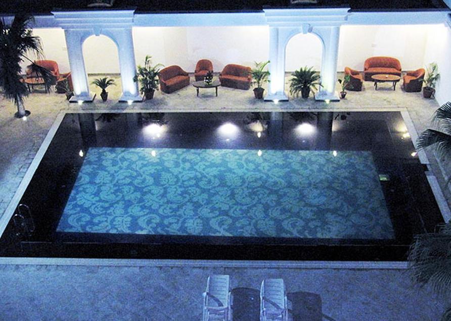 Ritz Plaza Hotel 4*
