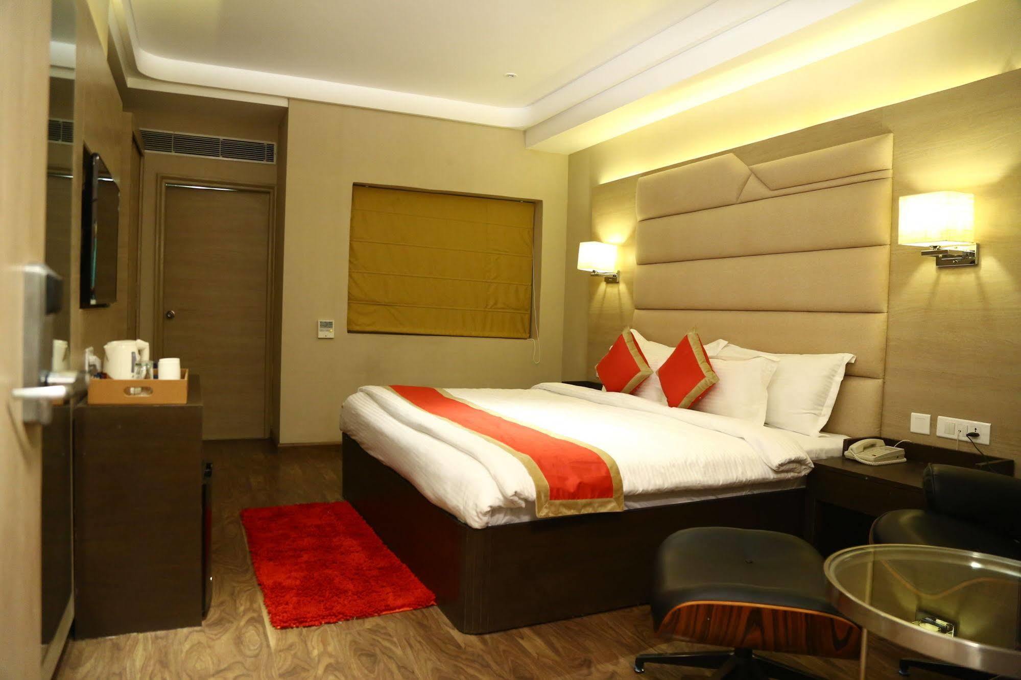 Hotel The Fern Residency