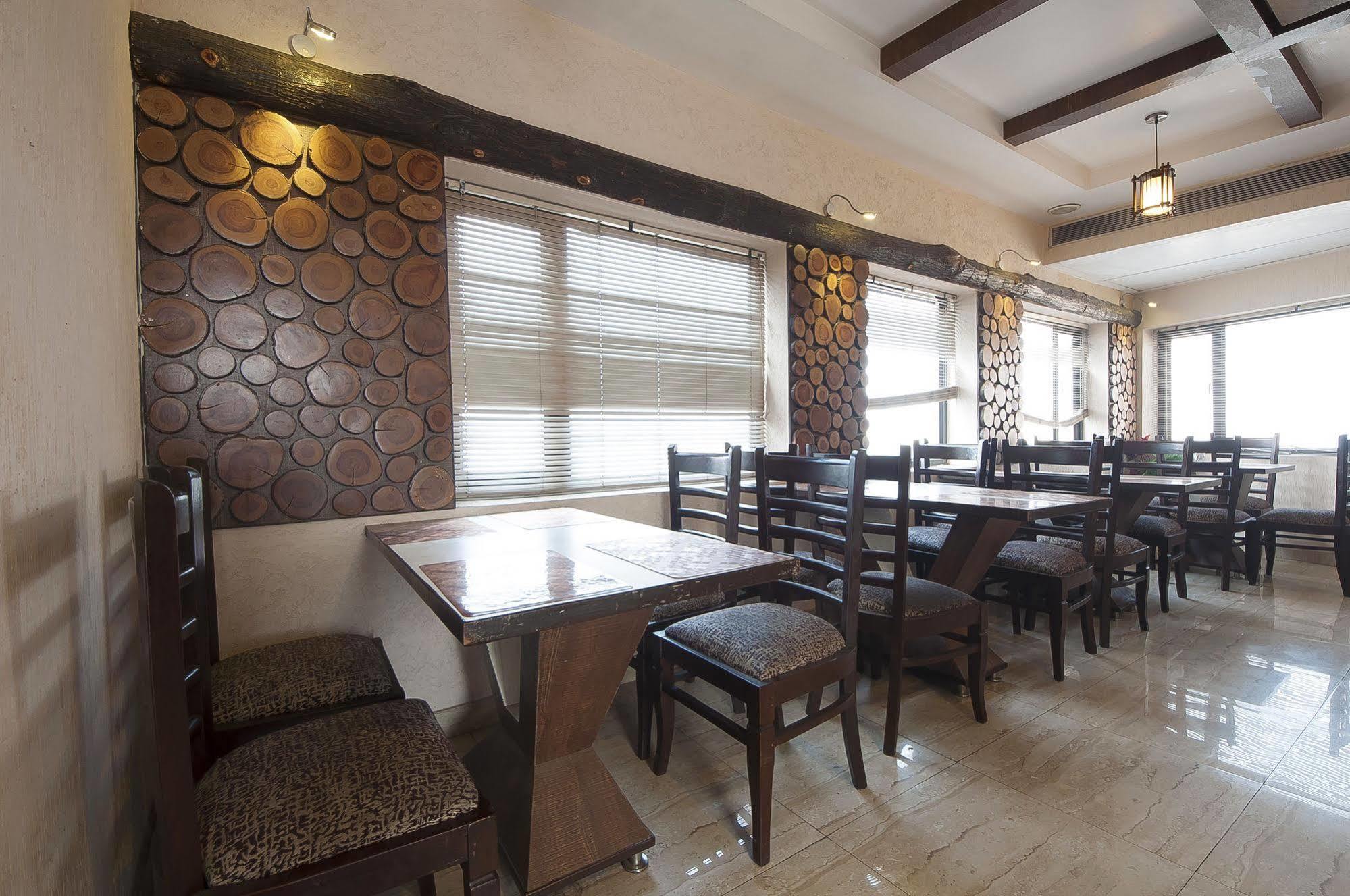 Prems Paradise Hotel 3*