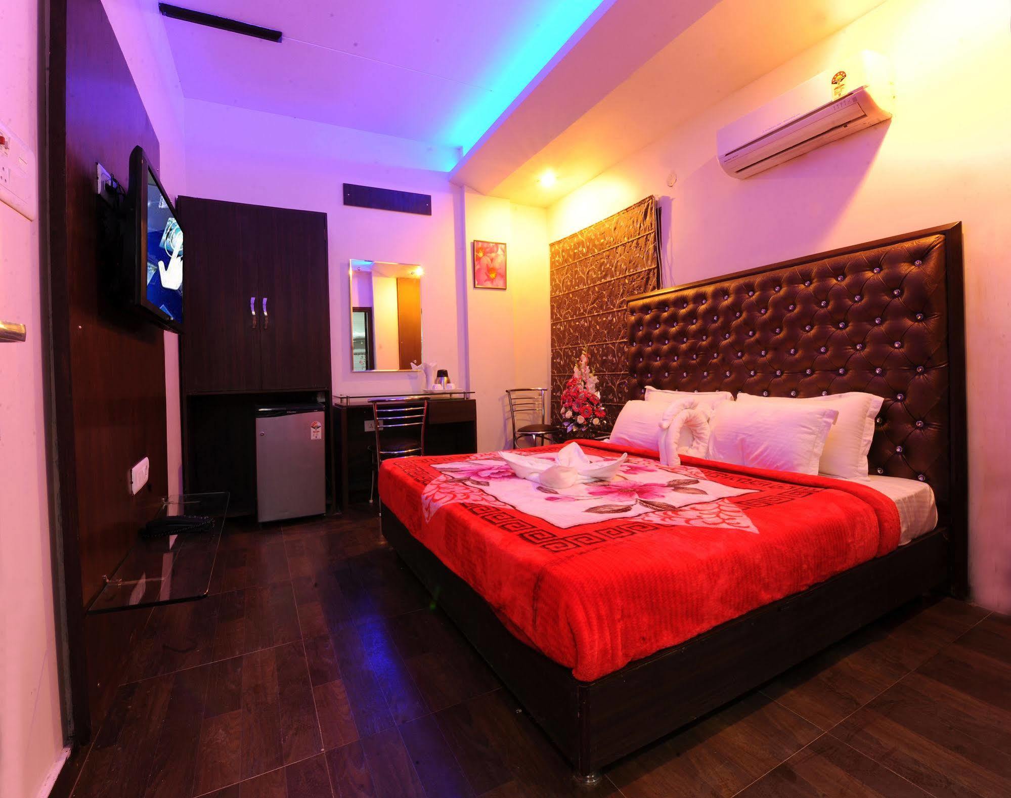 Hotel Pearl & Amritsar