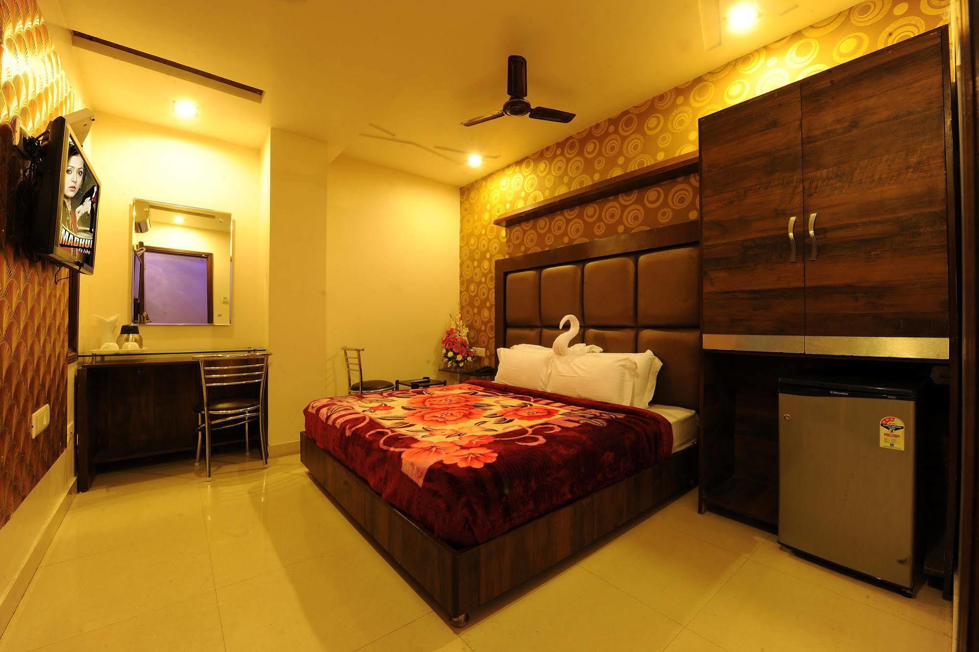 Hotel Pearl & Amritsar