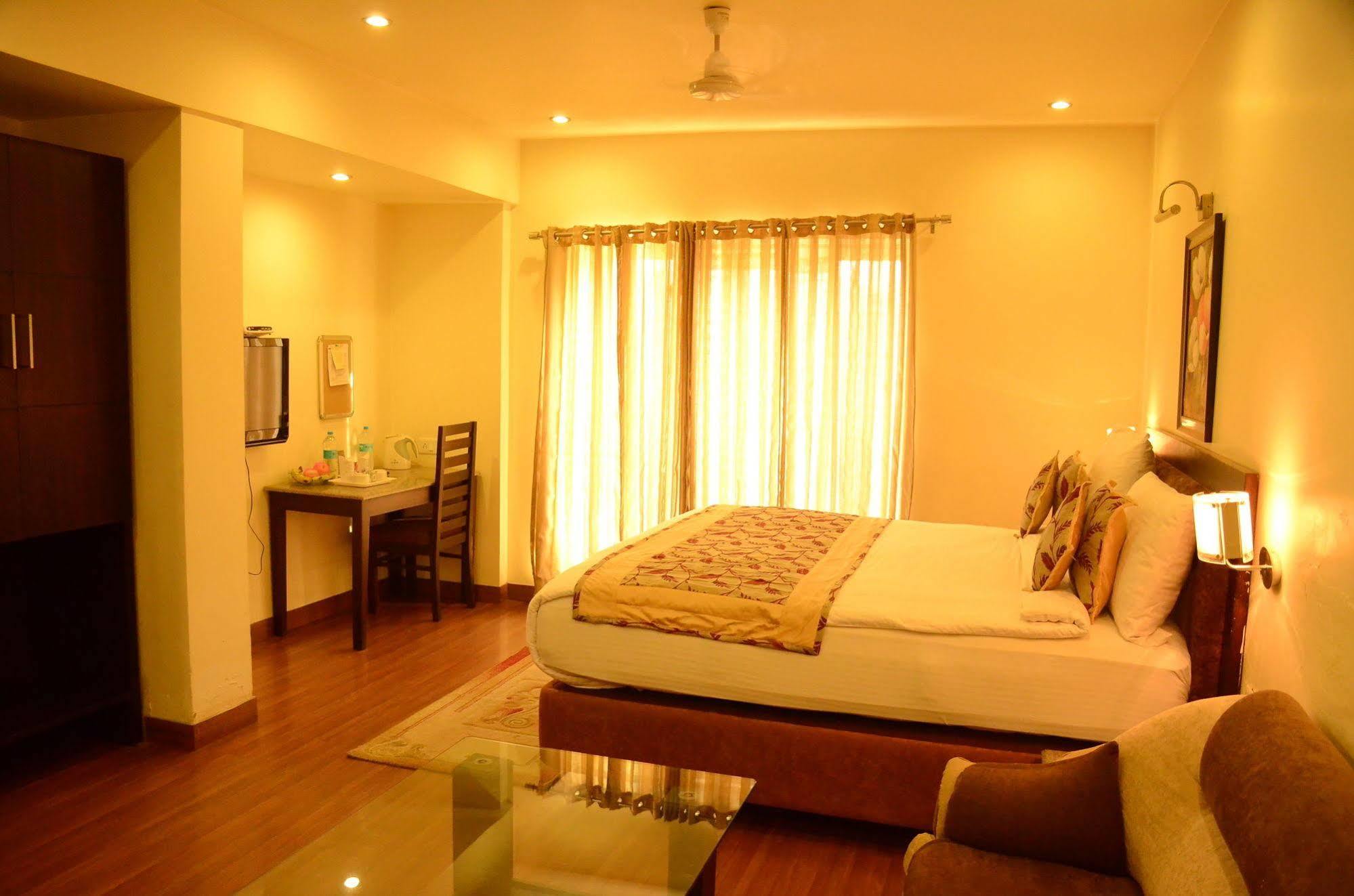 Hotel Fairway 3*