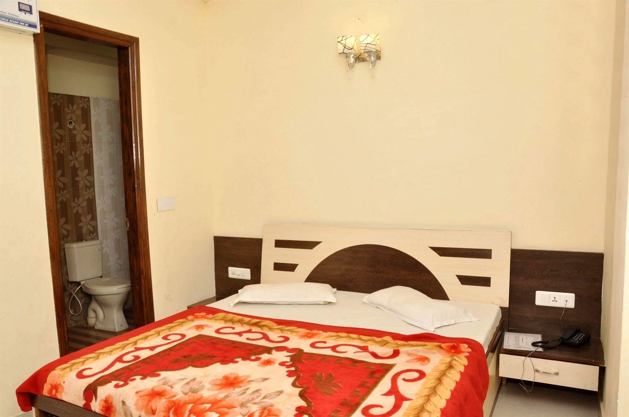Robin Hotel