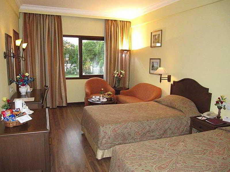 Hotel Ritz Plaza