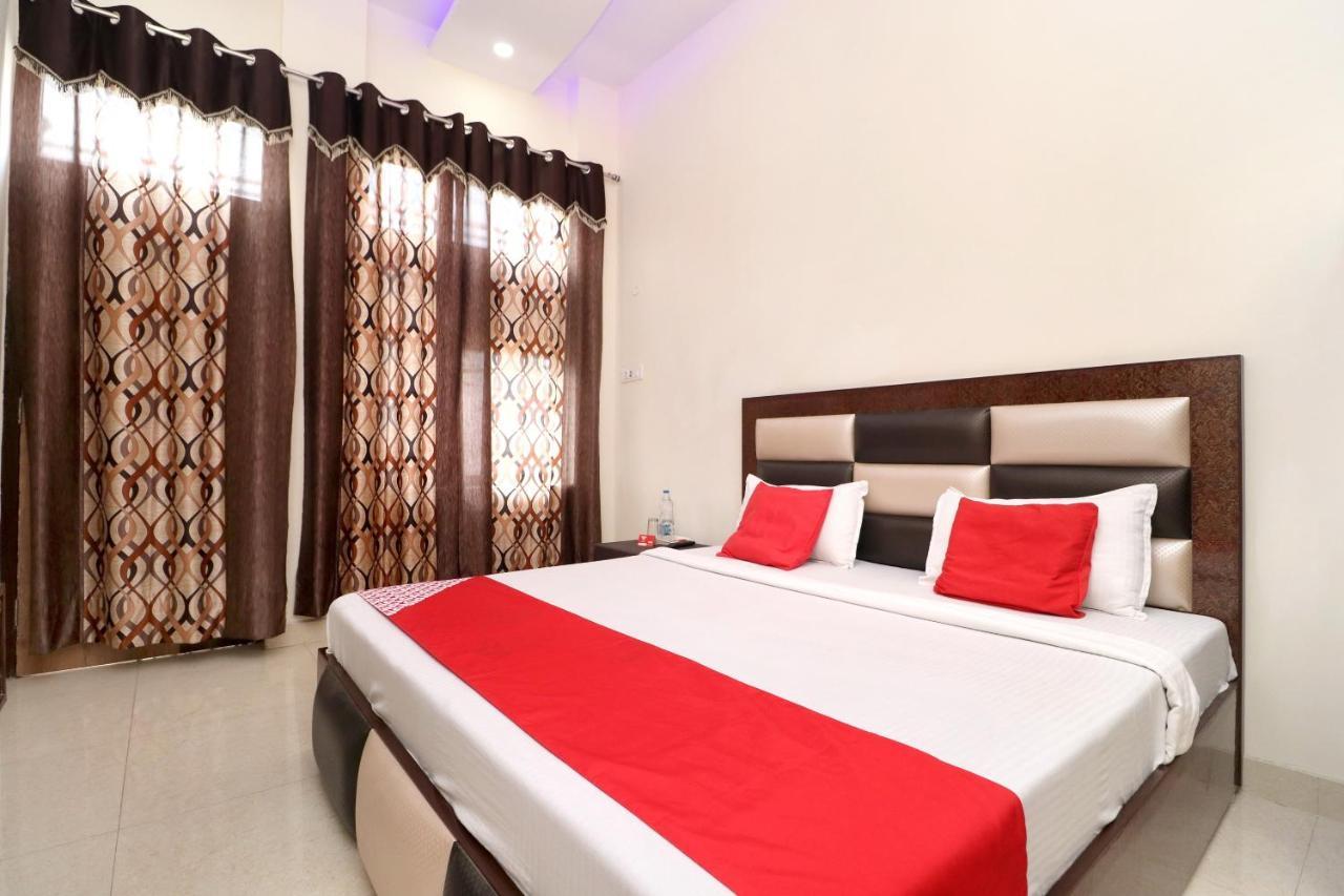Oyo 16494 Dhunna Hotel 3*
