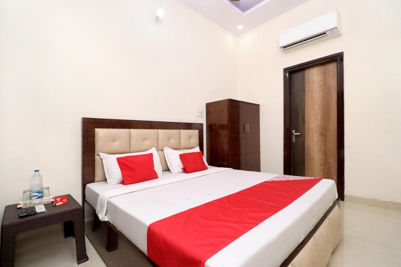 Oyo 16494 Dhunna Hotel Amritsar