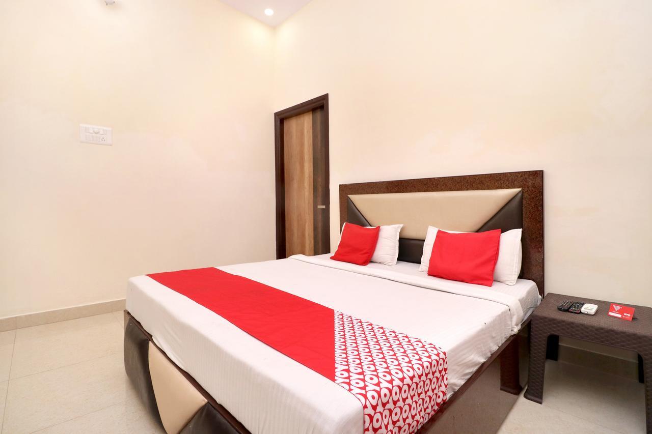 Oyo 16494 Dhunna Hotel