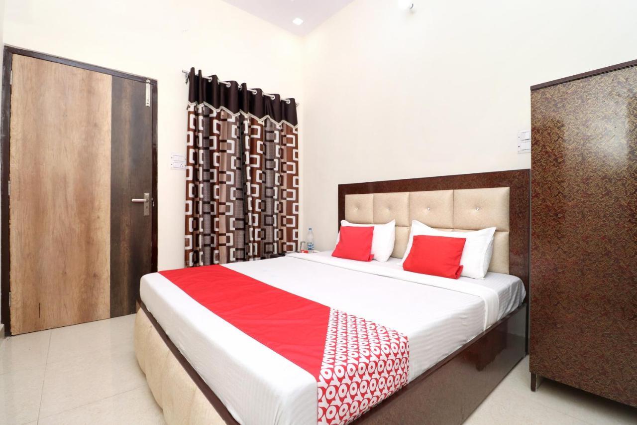 Oyo 16494 Dhunna Hotel