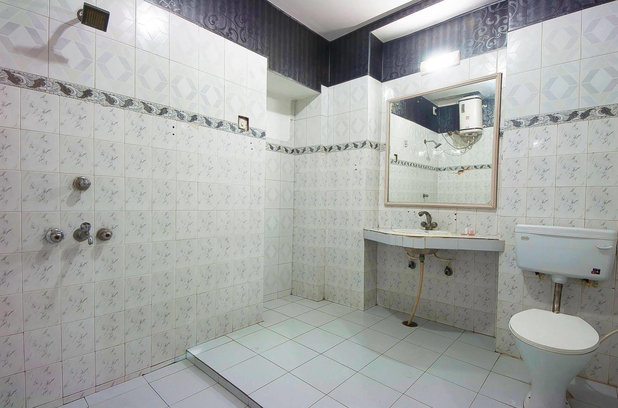 Fabhotel Basera Hotel 3*
