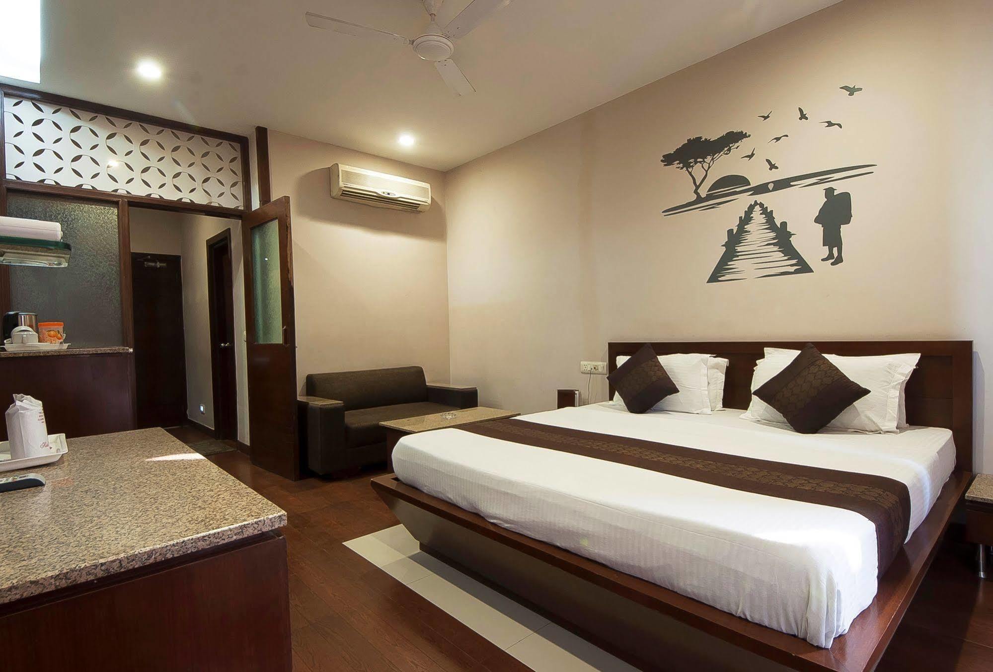 Fabhotel Basera Hotel 3*
