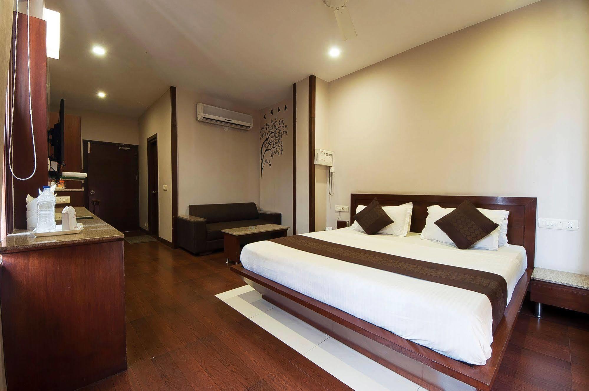 Hotel Fabhotel Basera