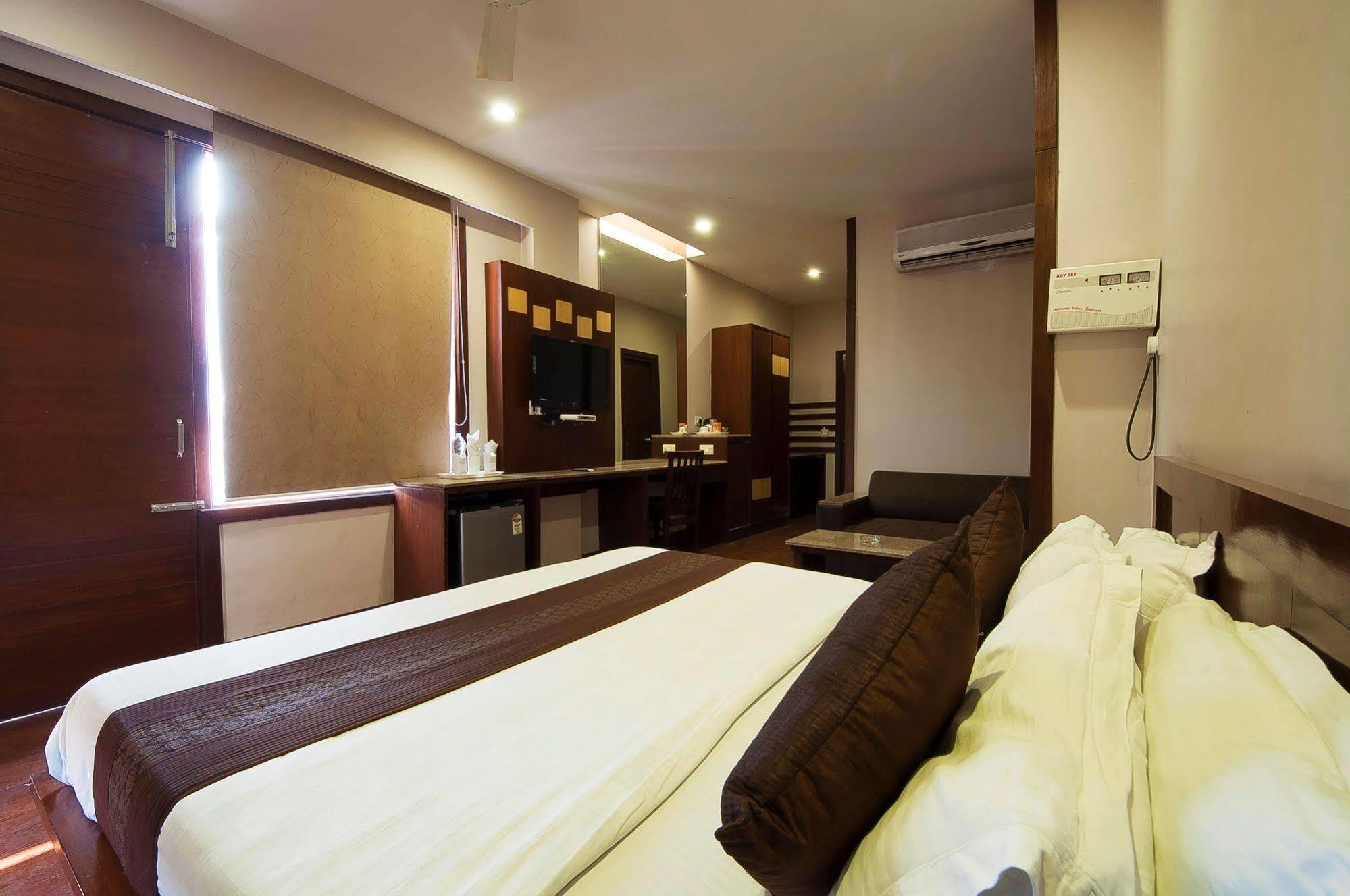 Fabhotel Basera Hotel