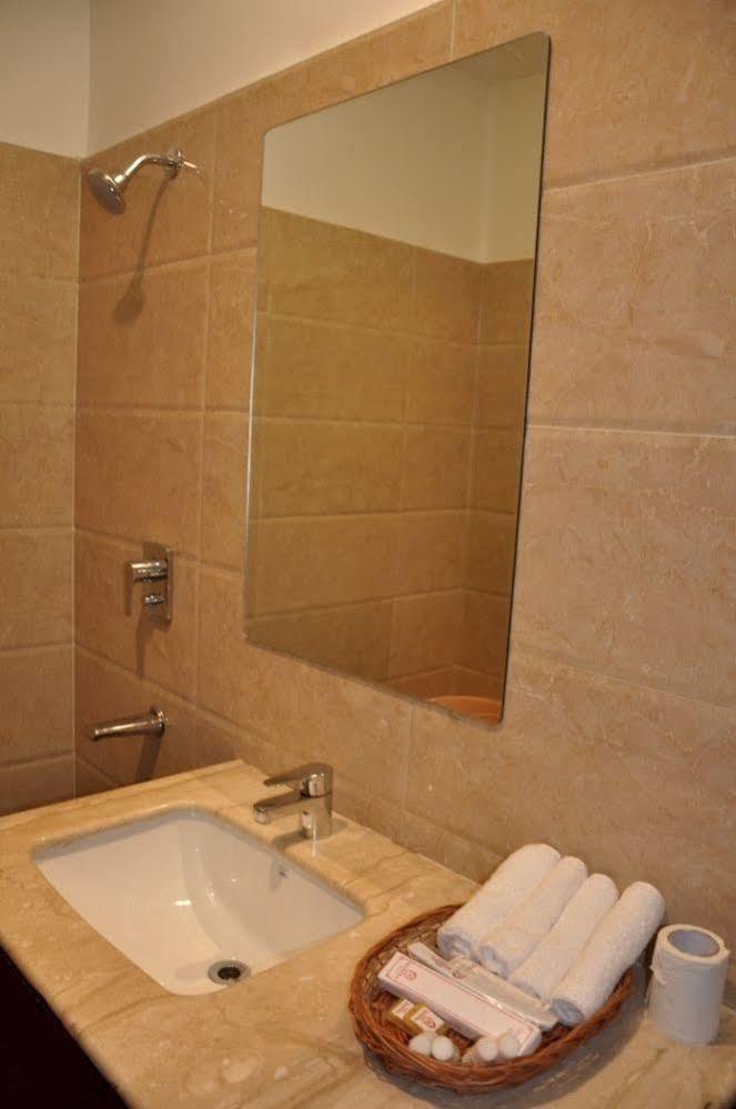 Hotel Fabhotel Basera Amritsar