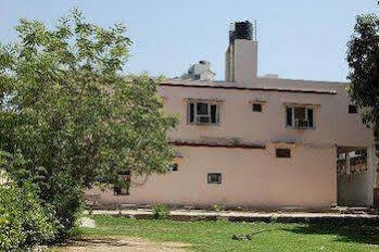 Fabhotel Basera 3*