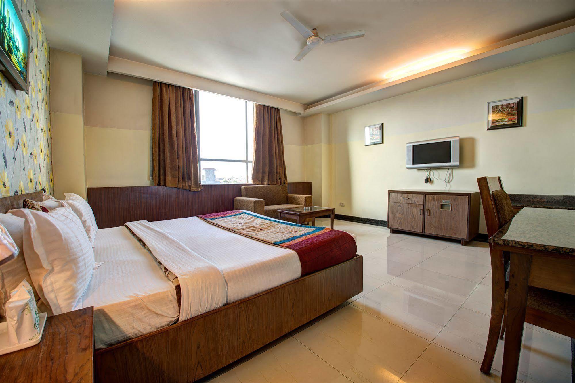 Pr Residency Hotel 3*