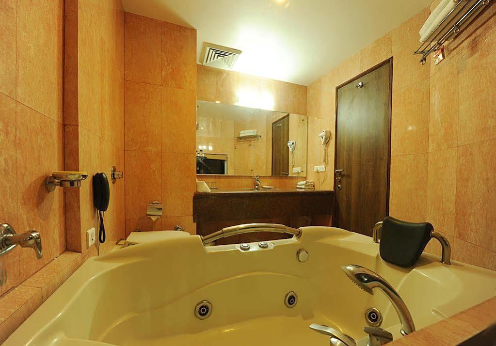 Comfort Alstonia Hotel 4*