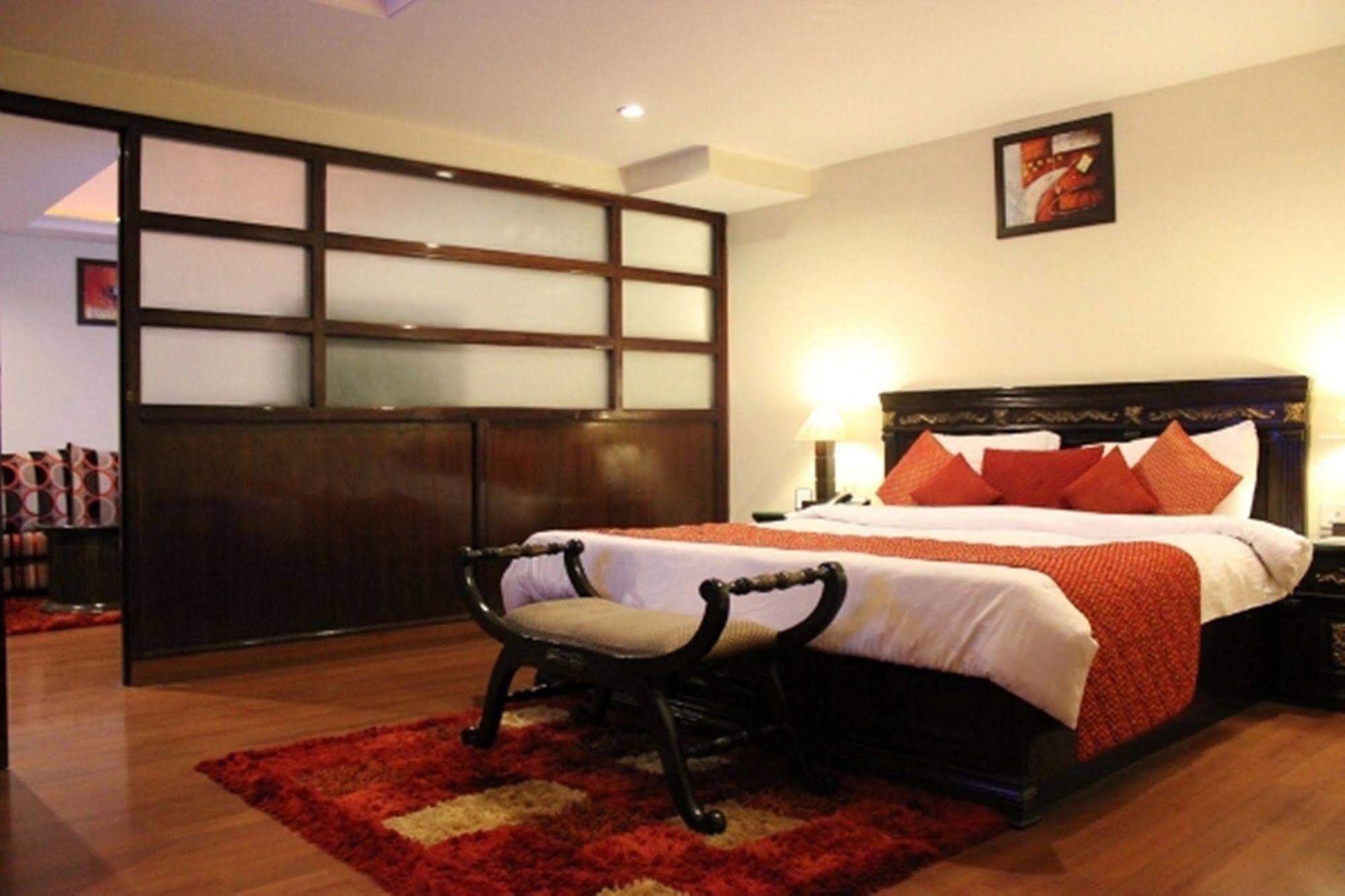 Regenta Place 4*