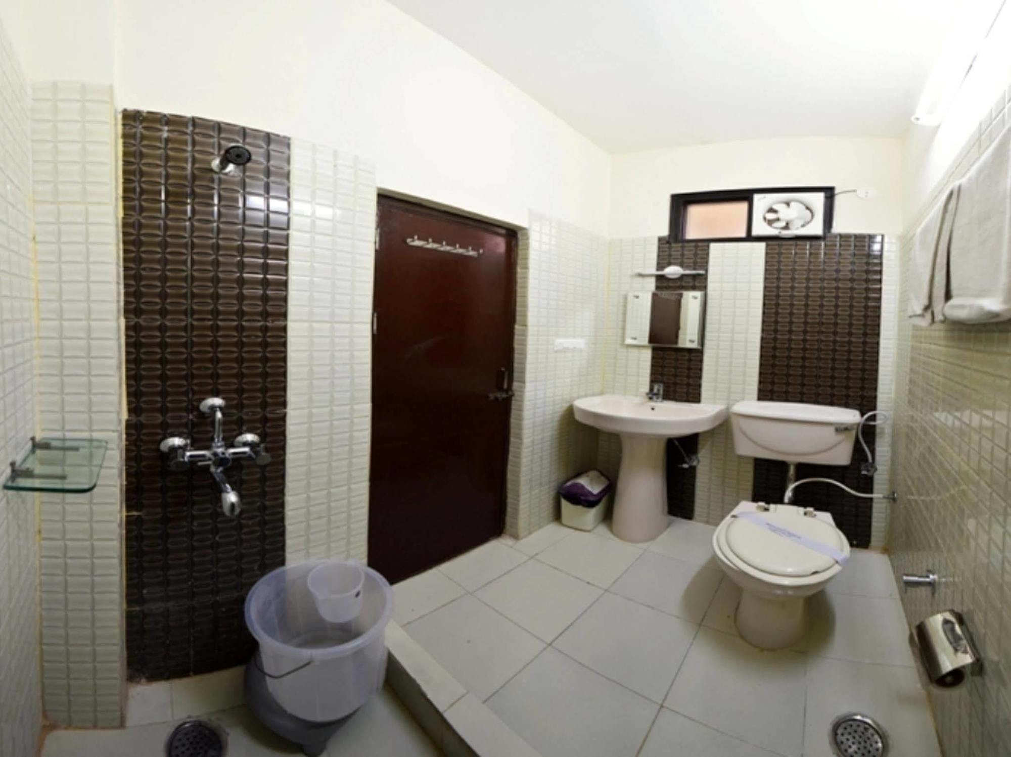 Capital O 4087 Akaal Residency Hotel Amritsar