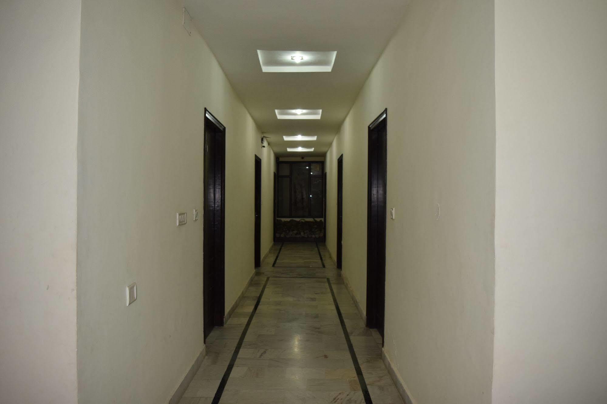 Capital O 4087 Akaal Residency * Amritsar