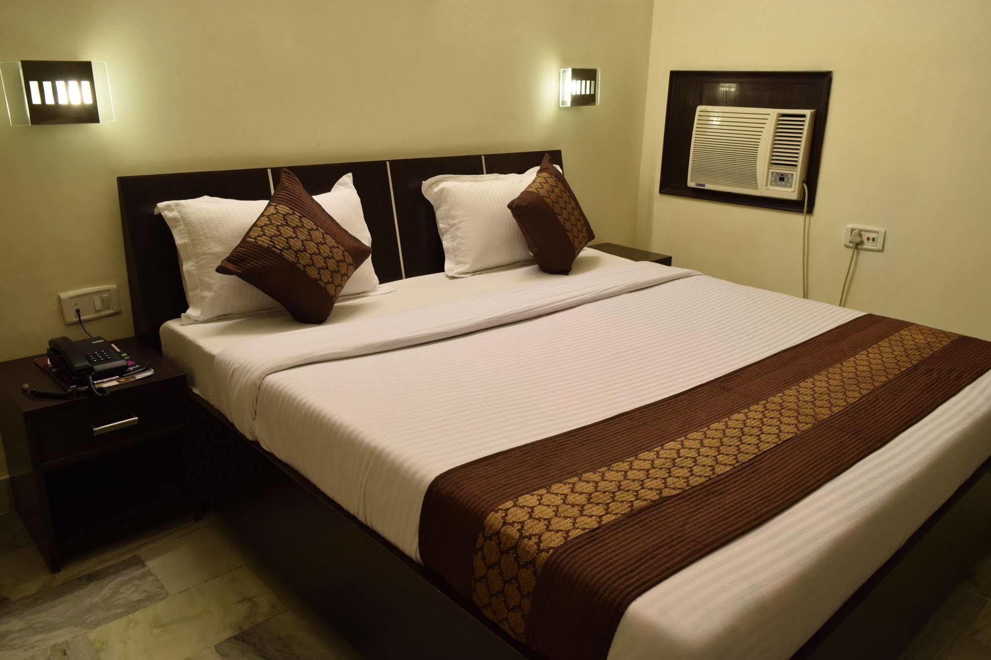 Capital O 4087 Akaal Residency * Amritsar