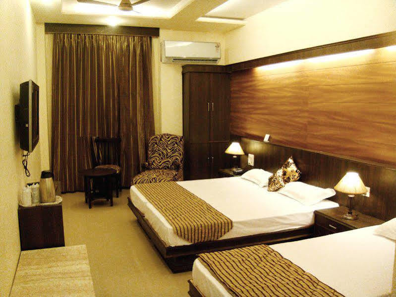 Hotel Cj International Amritsar