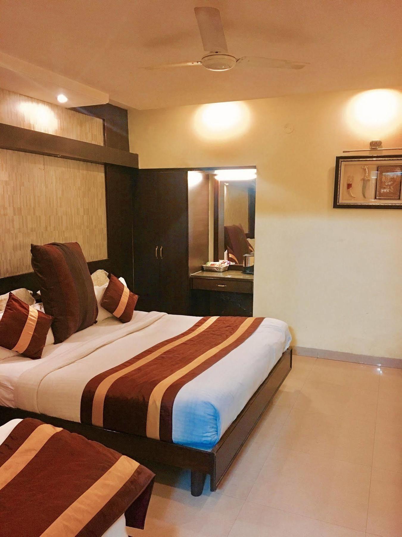 Hotel Cj International Amritsar