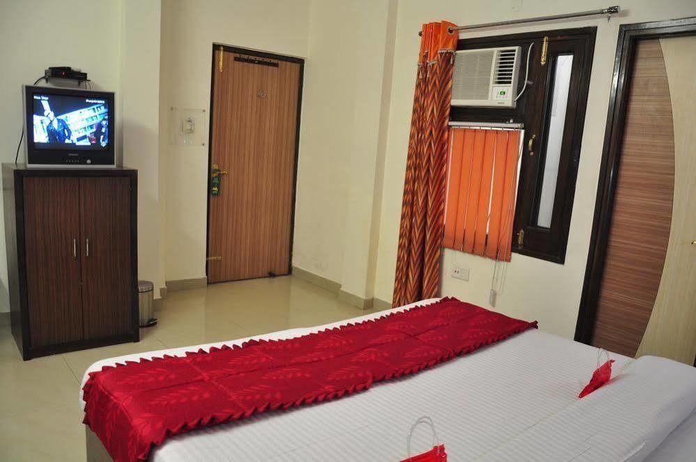 Oyo Rooms Regent Cinema Chowk
