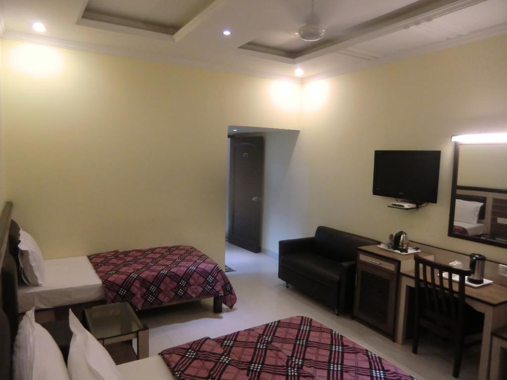 Hotel Sarovar Regency 3*