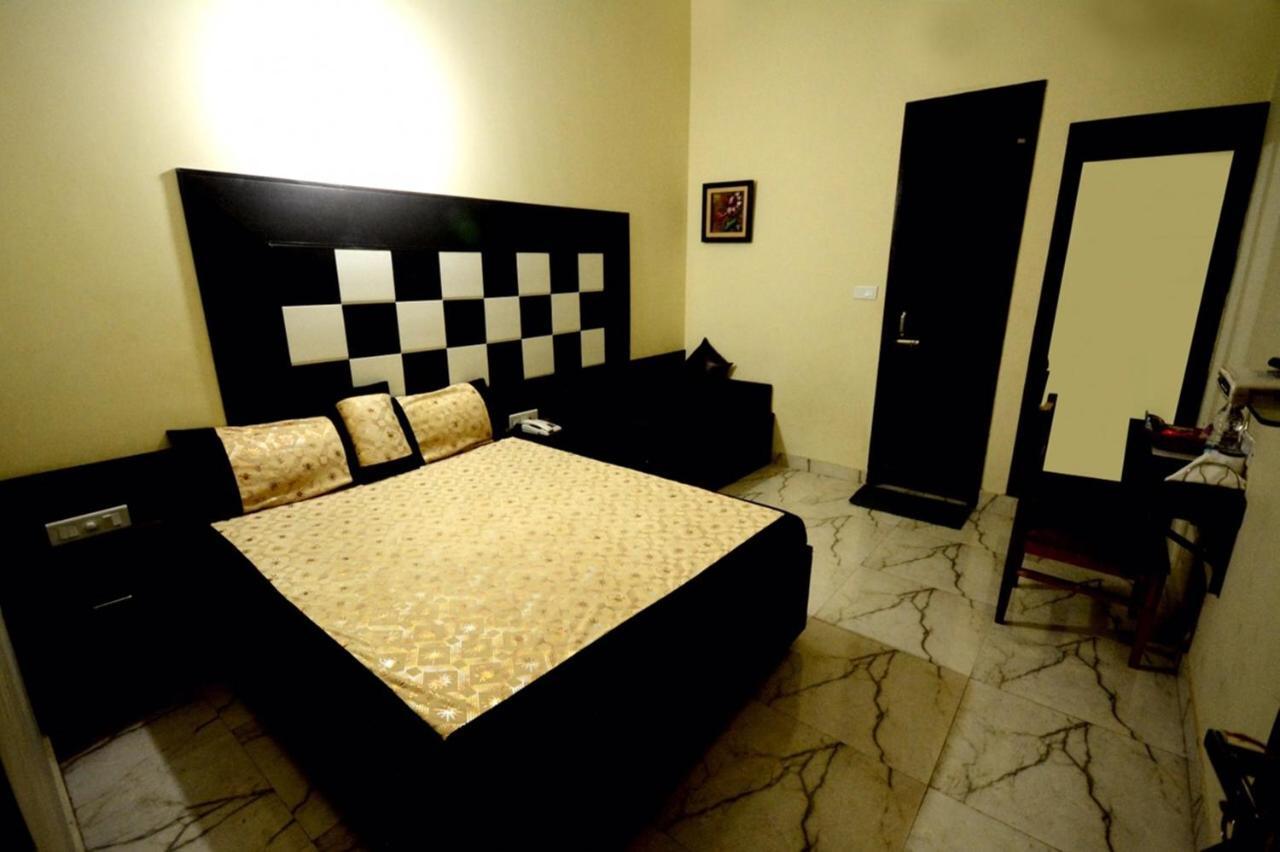 Hotel Mehra