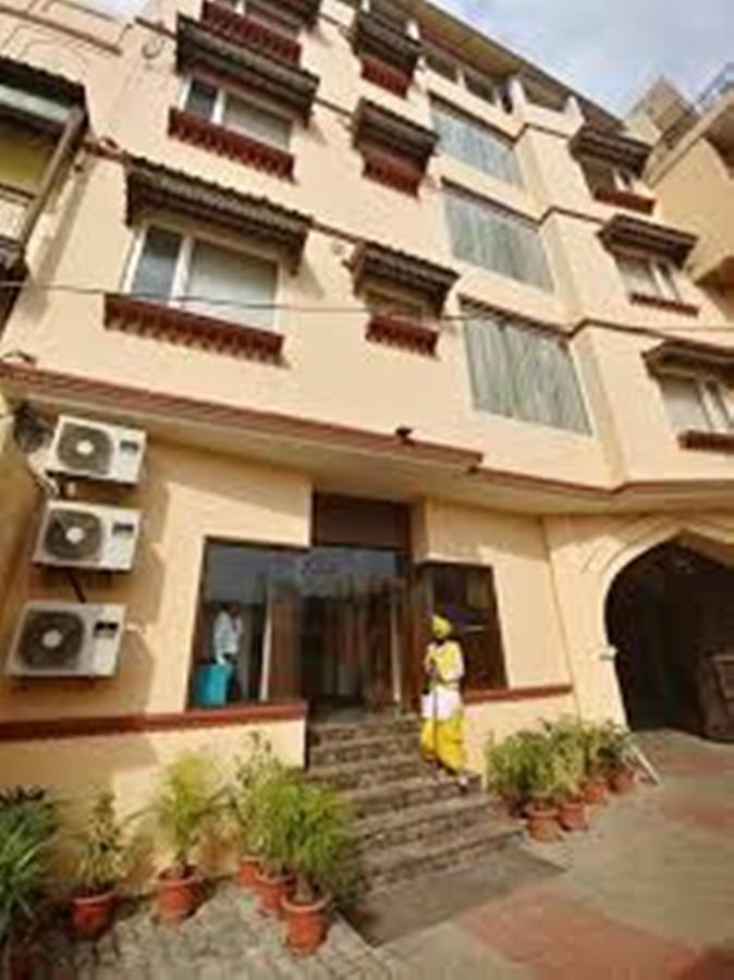 Temple Hotel 3*