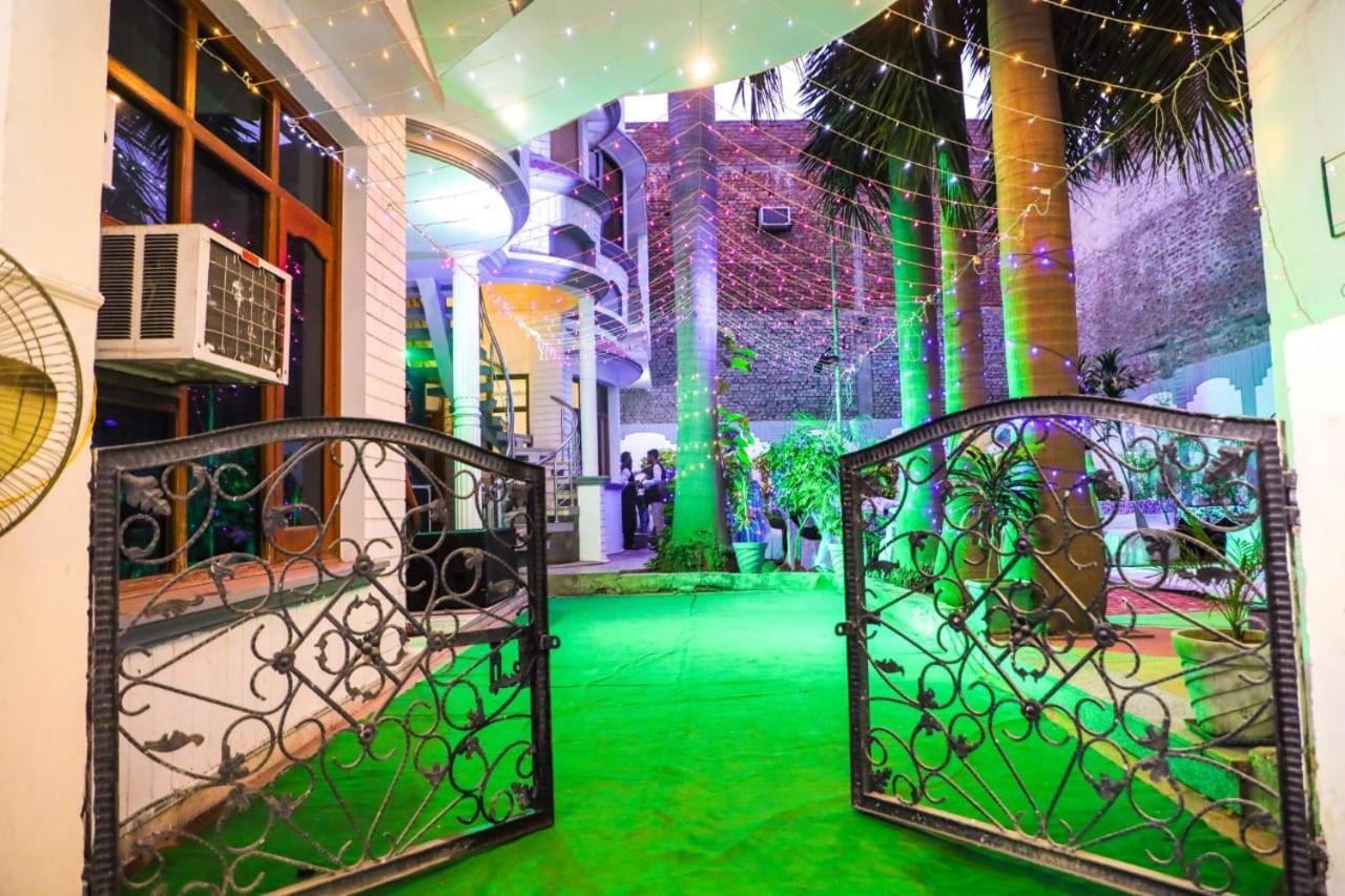 Unique House Hotel *