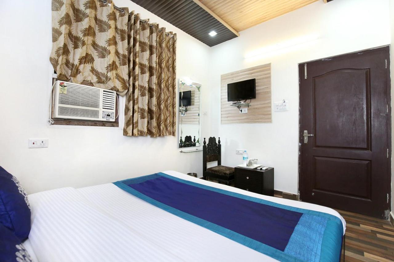 Hotel Oyo 9602 Bharat 3*