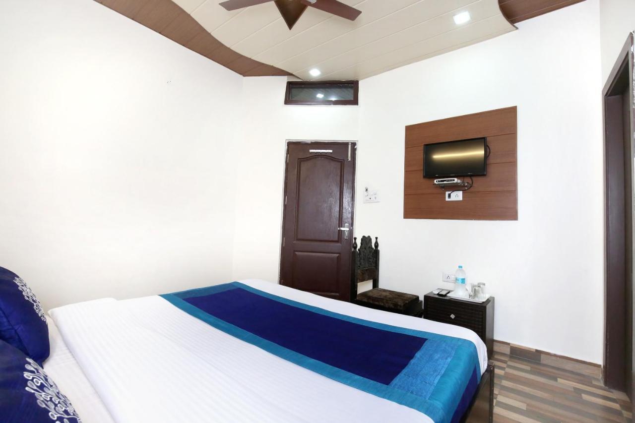 Hotel Oyo 9602 Bharat 3*