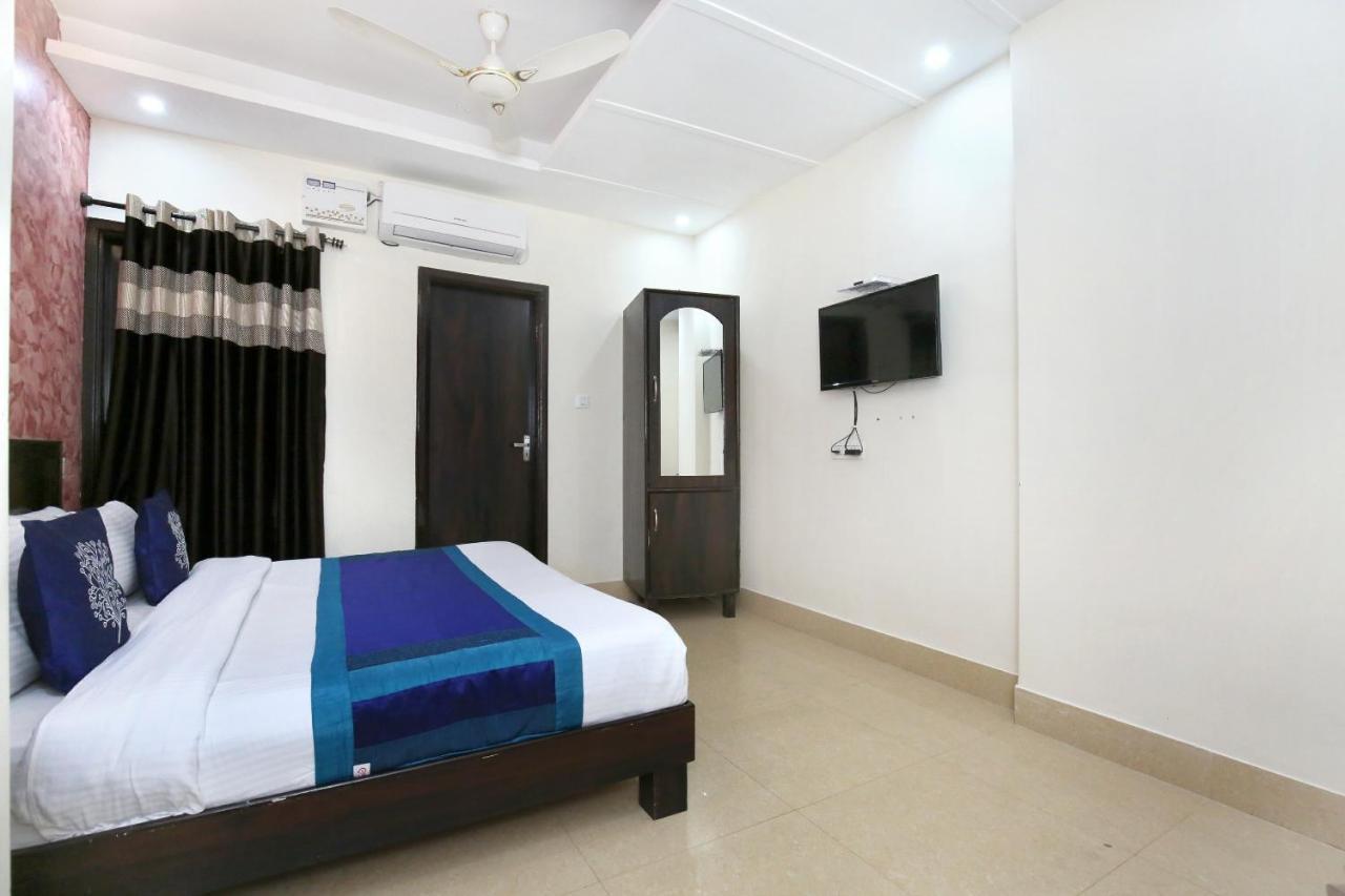 Oyo 9593 J S Regency Hotel 3*