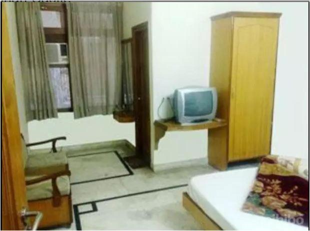 Gurbachan Castle Hotel *