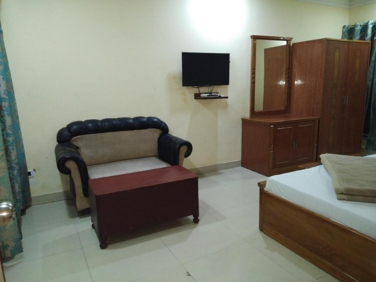 Hotel O Anand 4*