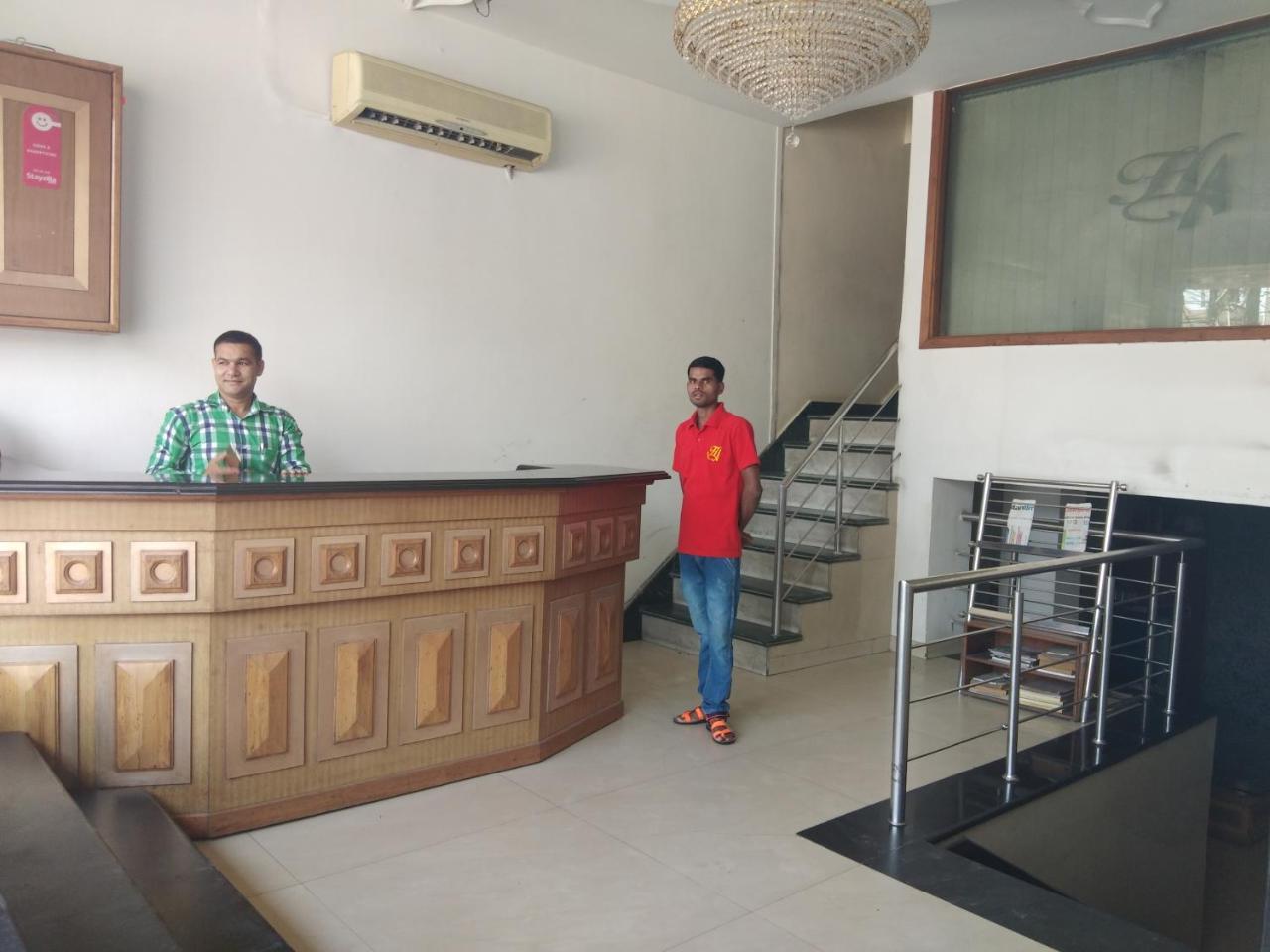 Hotel O Anand 4*