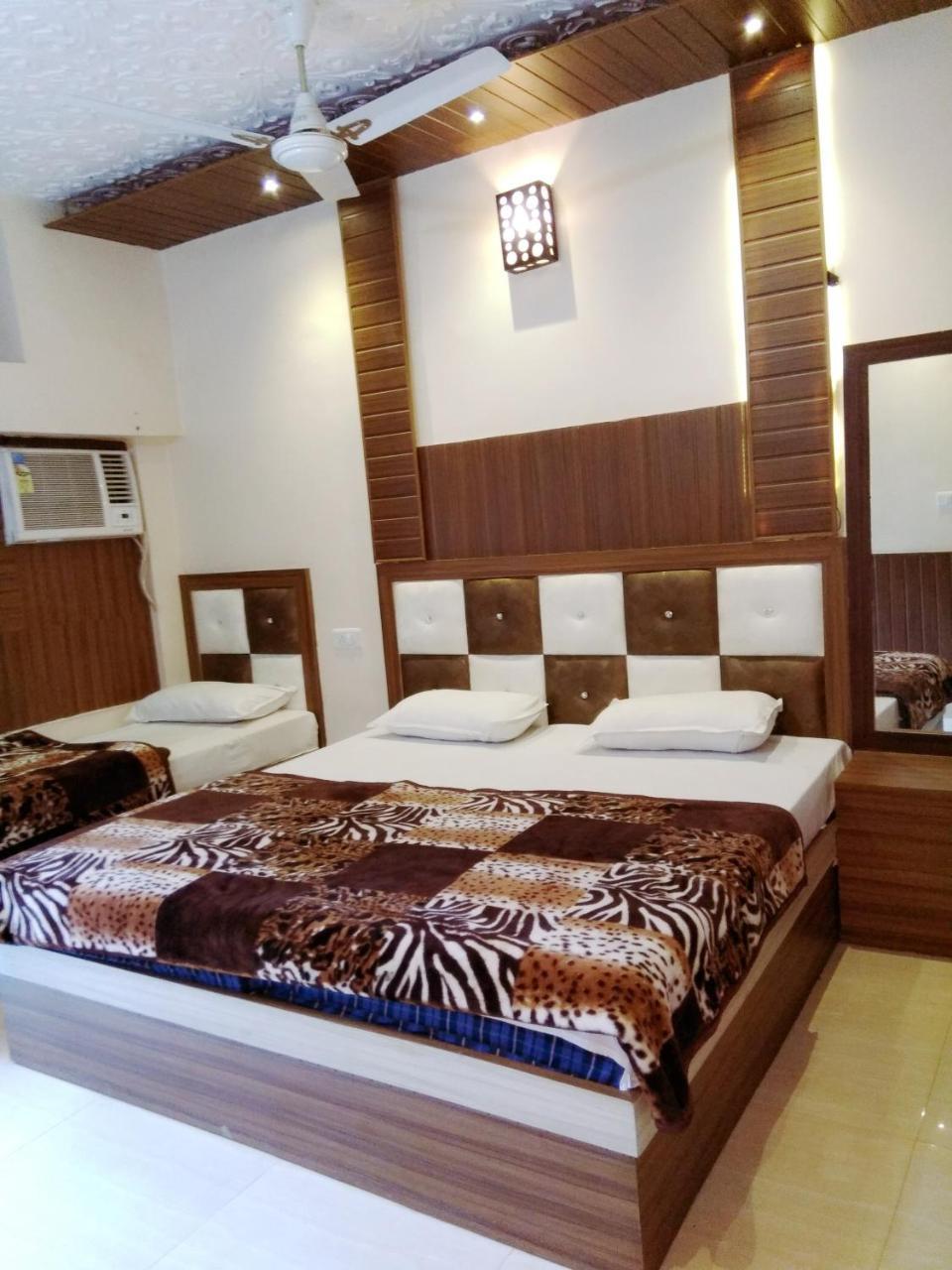 Revoli Walking Distance From Golden Temple Hotel 2*