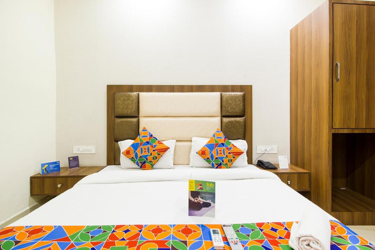 Fabhotel Royal Hussainpura Chowk 3*