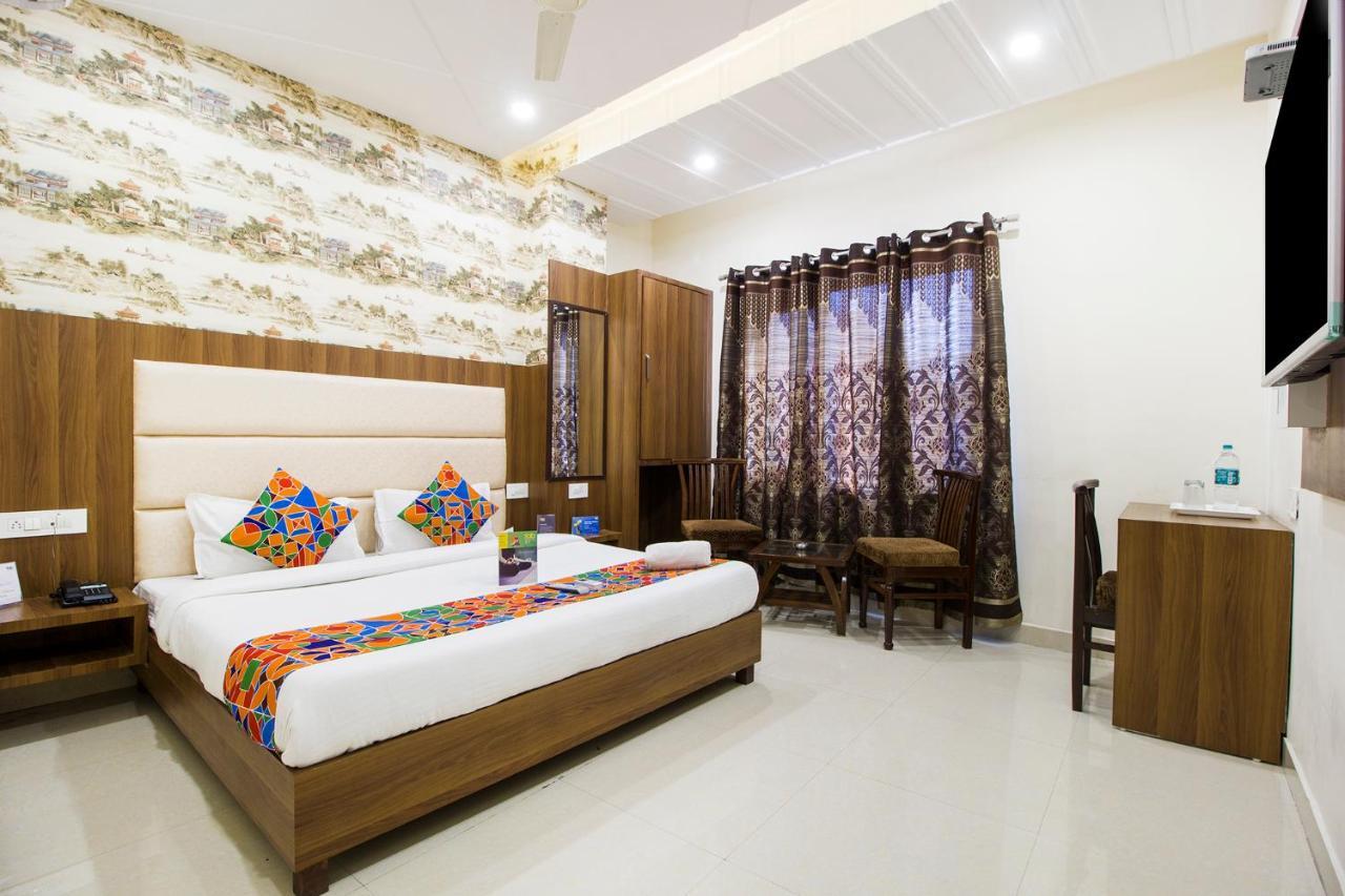 Fabhotel Royal Hussainpura Chowk 3*