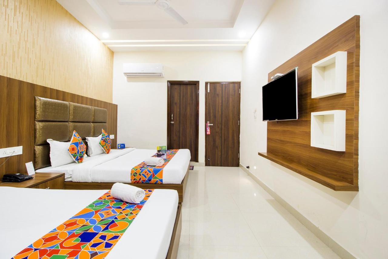 Fabhotel Royal Hussainpura Chowk 3*