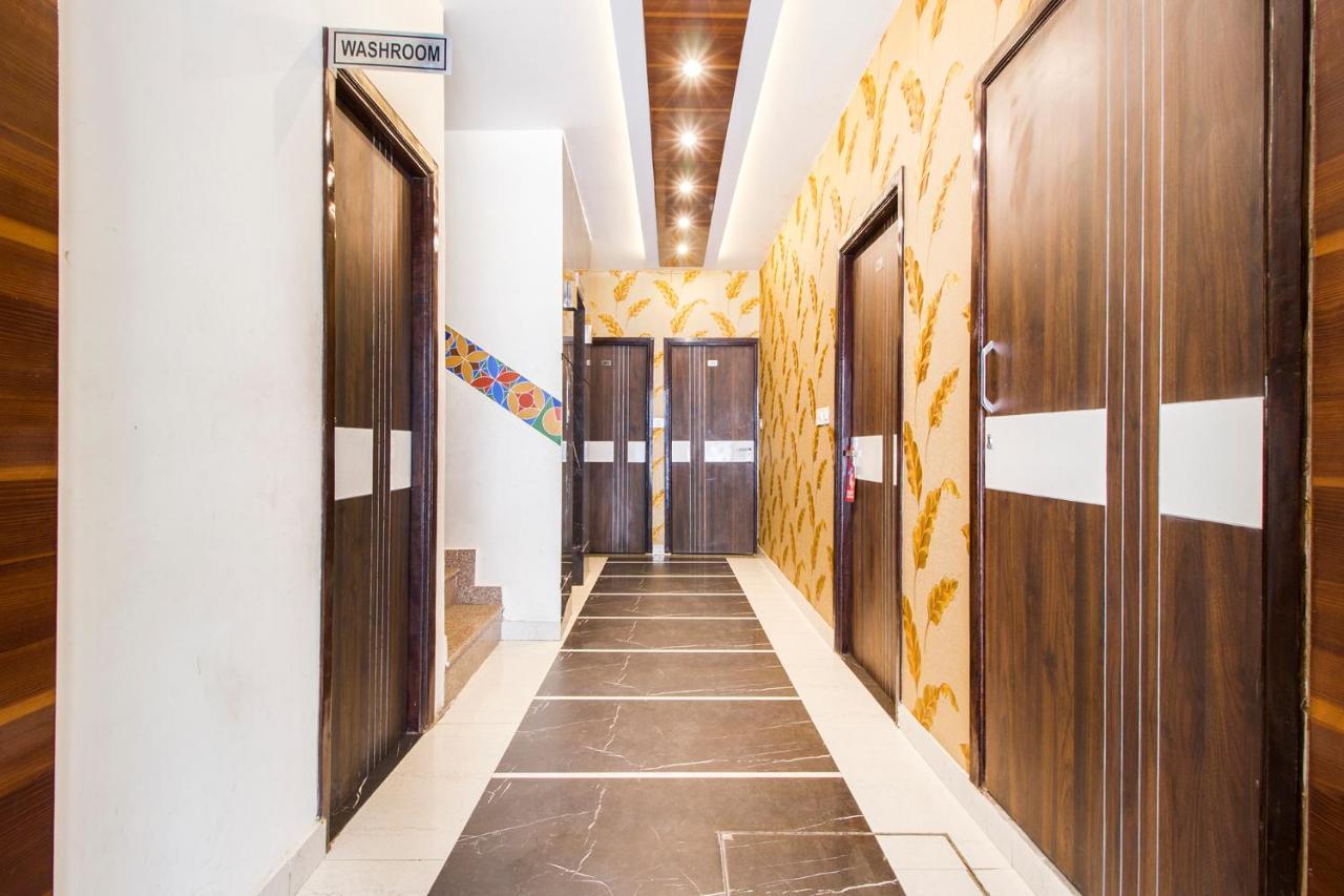 Fabhotel Royal Hussainpura Chowk 3*