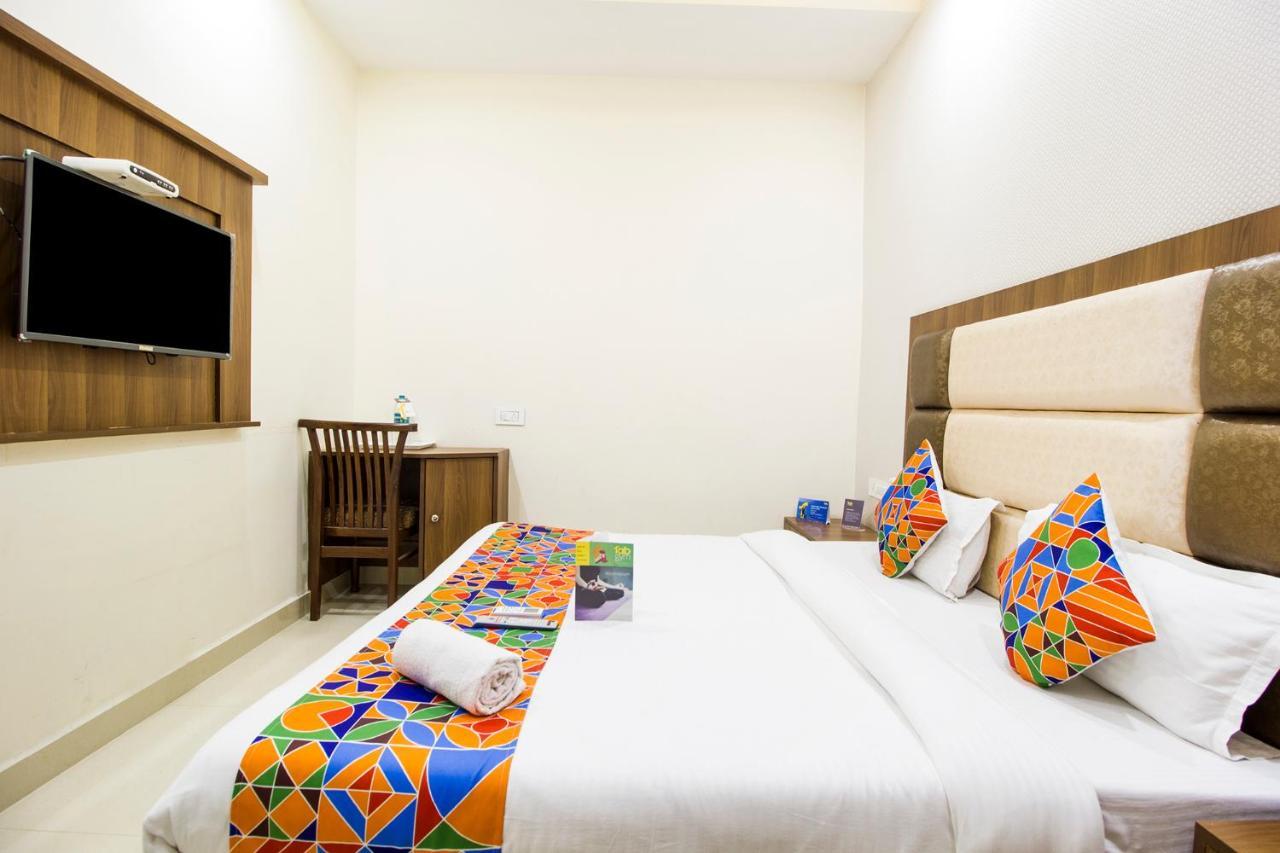 Fabhotel Royal Hussainpura Chowk 3*