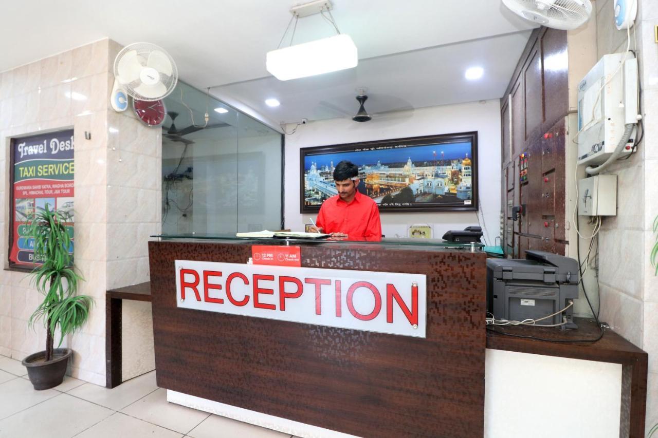 Oyo 23357 Raj Tirath Niwas Hotel