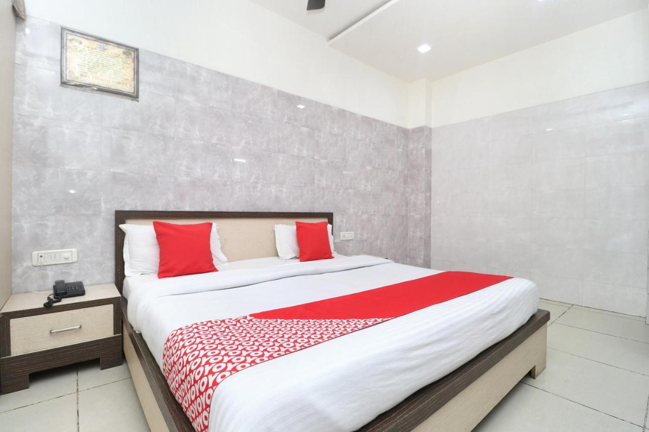 Oyo 23357 Raj Tirath Niwas Hotel 3*