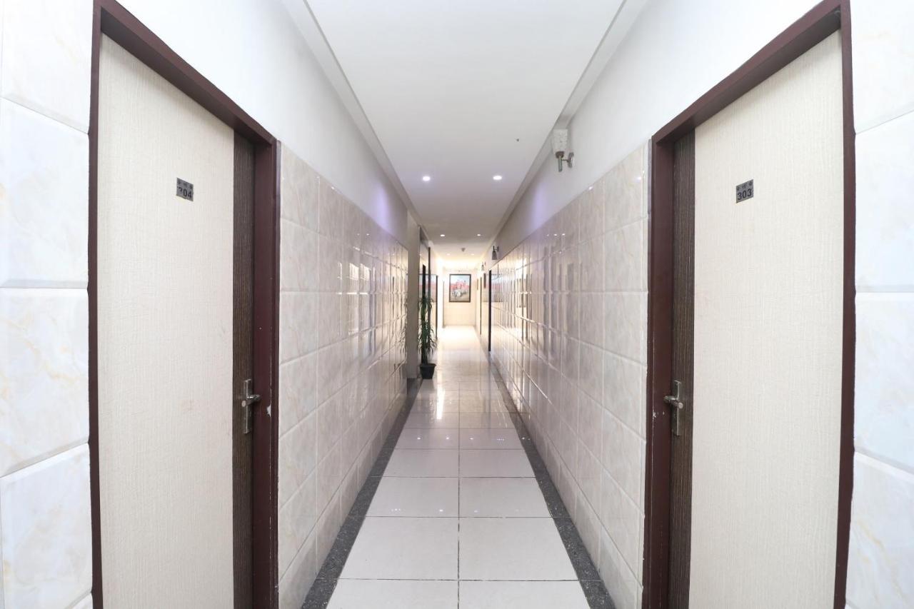 Oyo 23357 Raj Tirath Niwas Hotel 3*