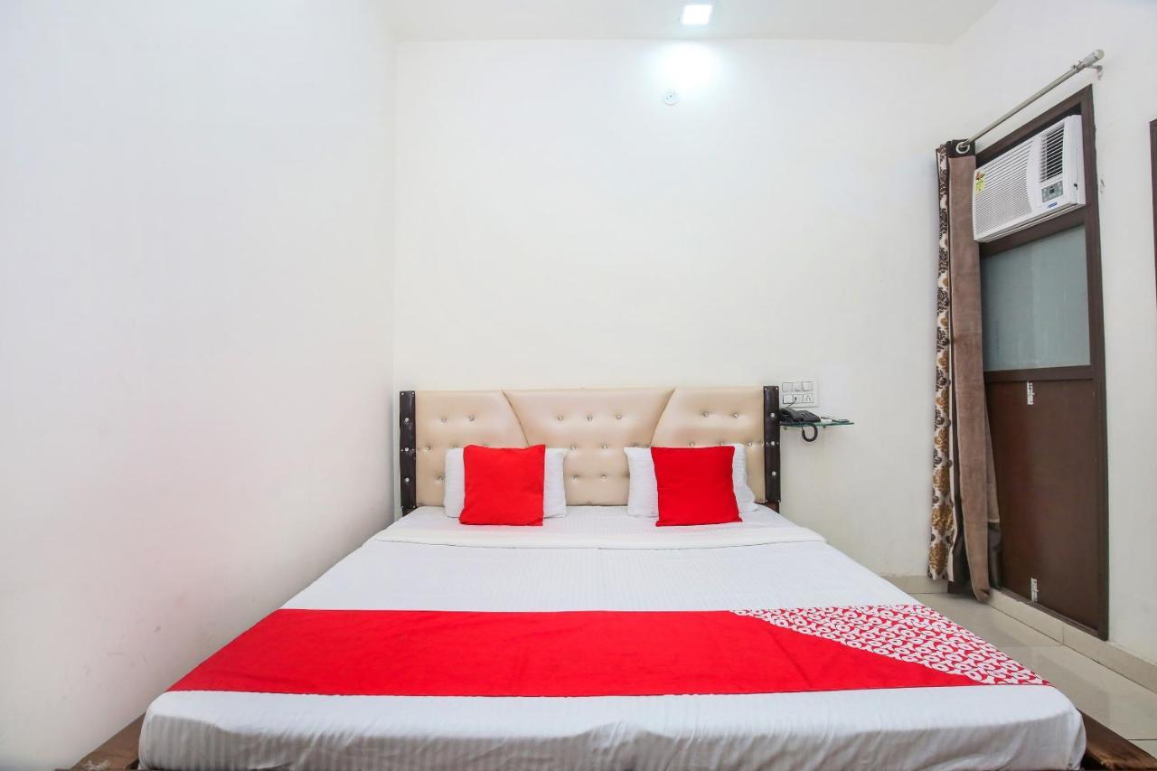 Hotel Oyo 24851 R Continental 3*